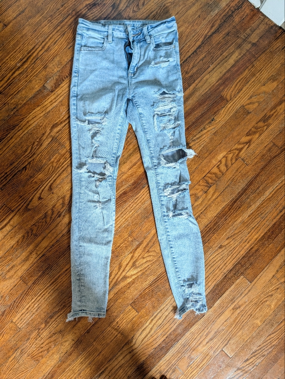 American Eagle Outfitters Light Wash Ripped Women's Skinny Jeans
